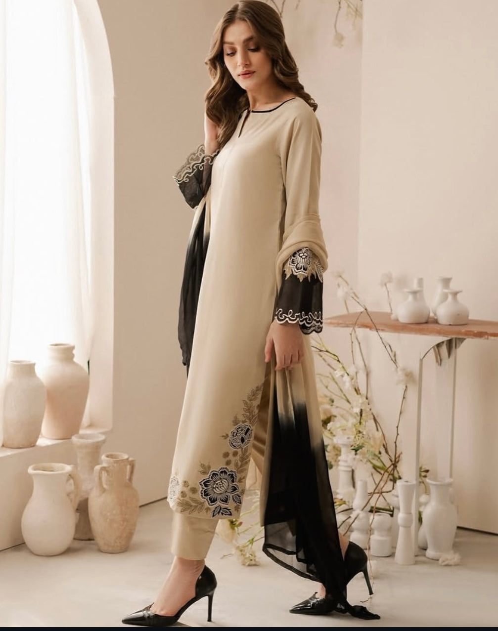NF-625 Vintage Luxury Embroidered with Applic work sleeves 3PC