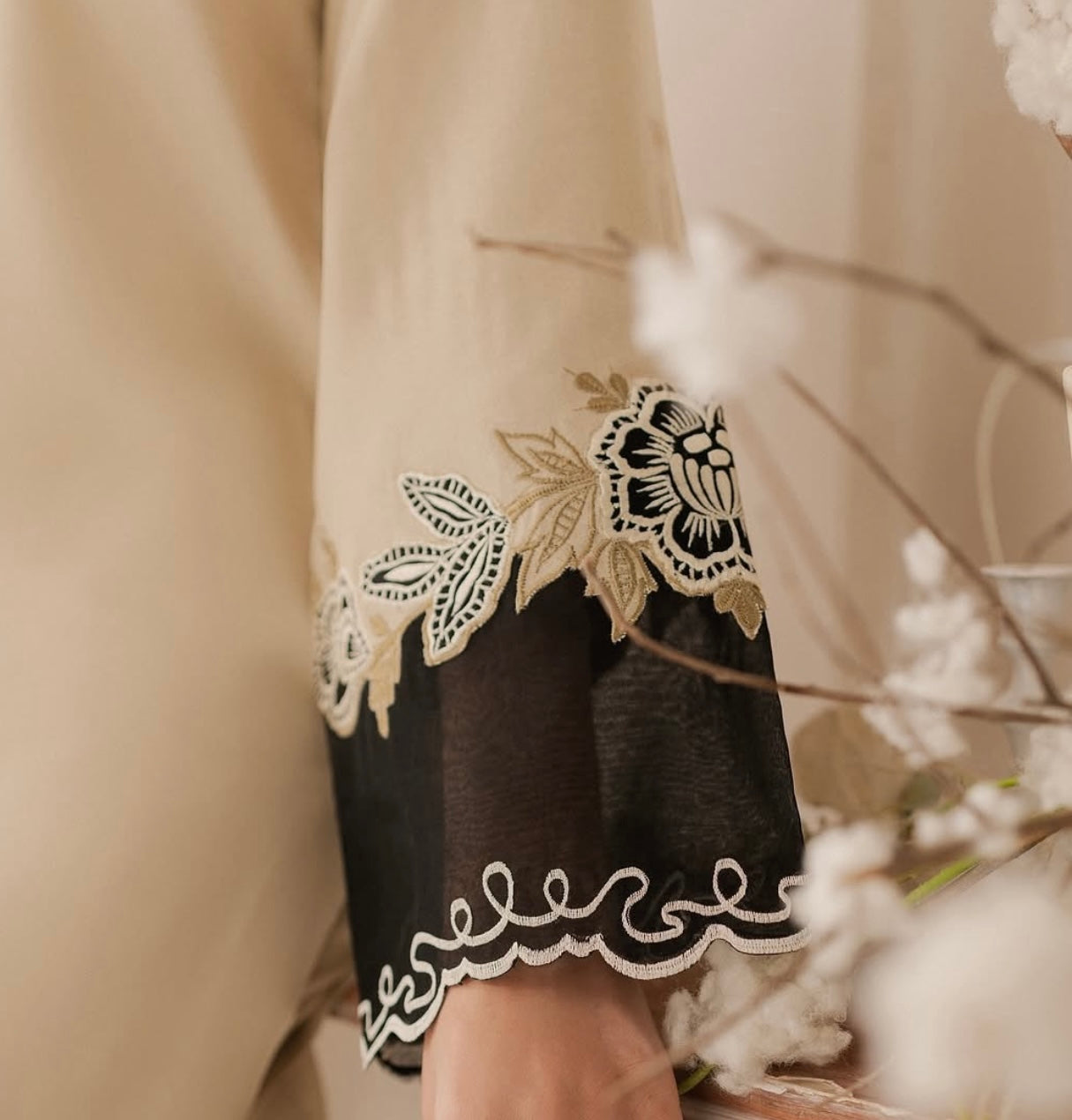 NF-625 Vintage Luxury Embroidered with Applic work sleeves 3PC