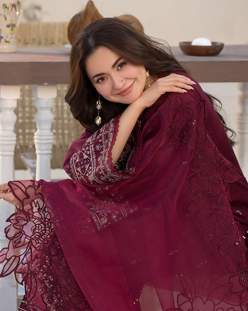 NF-5210 Hania Amir Most trending Code Lawn 3PC