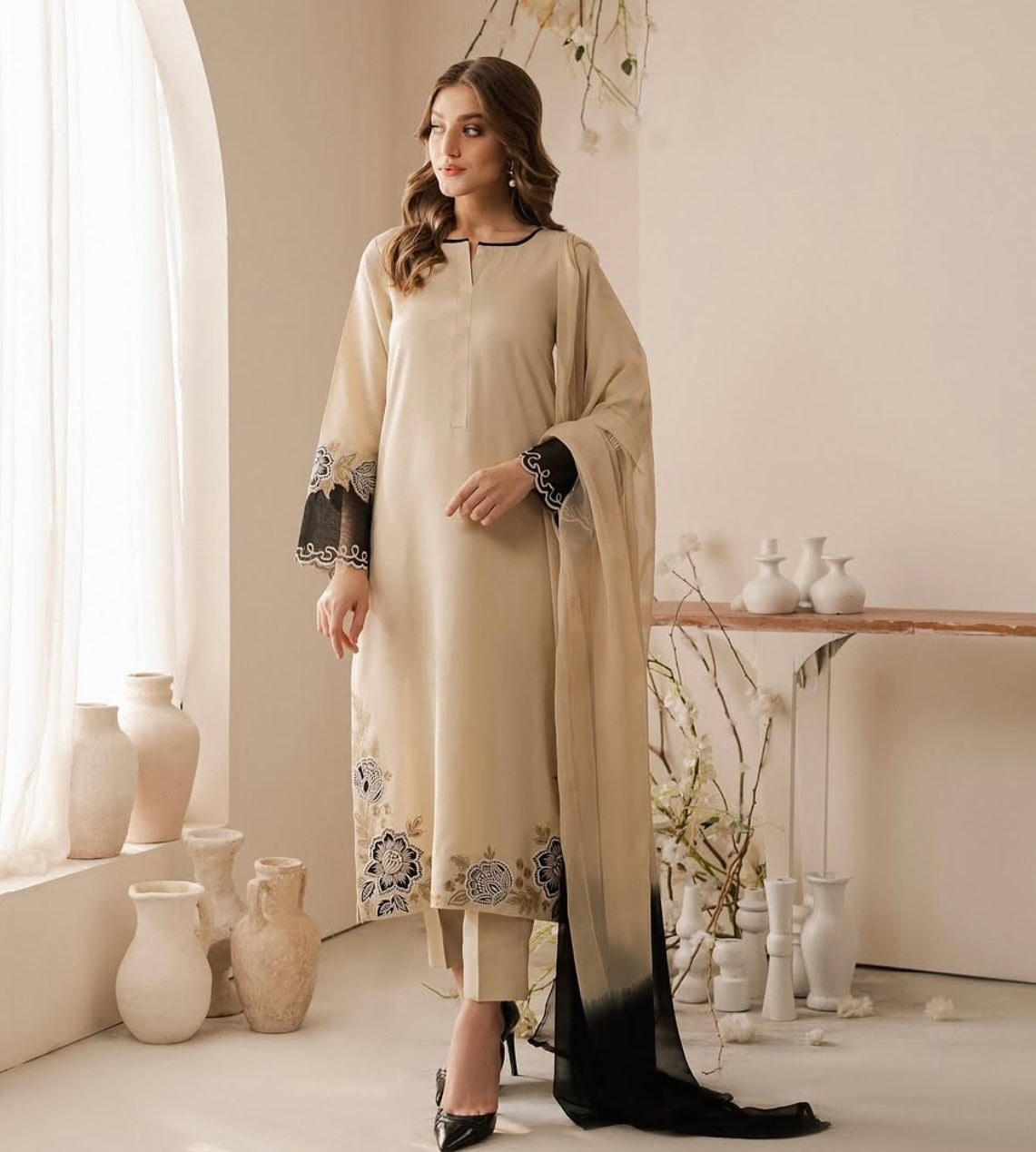 NF-625 Vintage Luxury Embroidered with Applic work sleeves 3PC